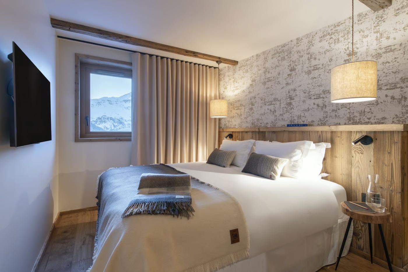 Luxury-Ski-Chalet-Val-D-Isere-Arolay-Apartment2-Oxford-Ski-Bedroom14.jpg