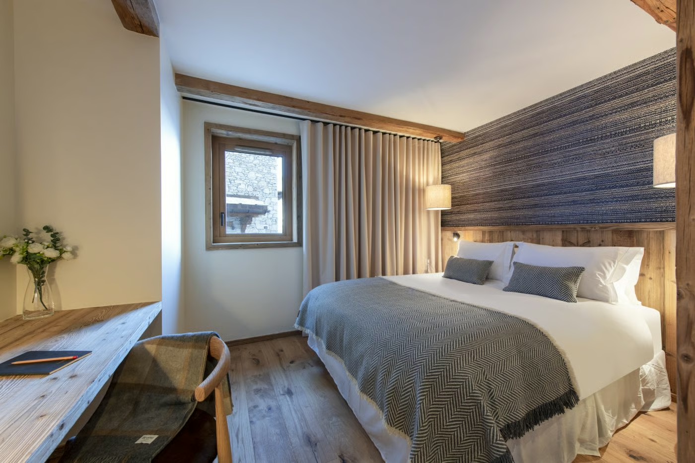 Luxury-Ski-Chalet-Val-D-Isere-Arolay-Apartment2-Oxford-Ski-Bedroom15.jpg