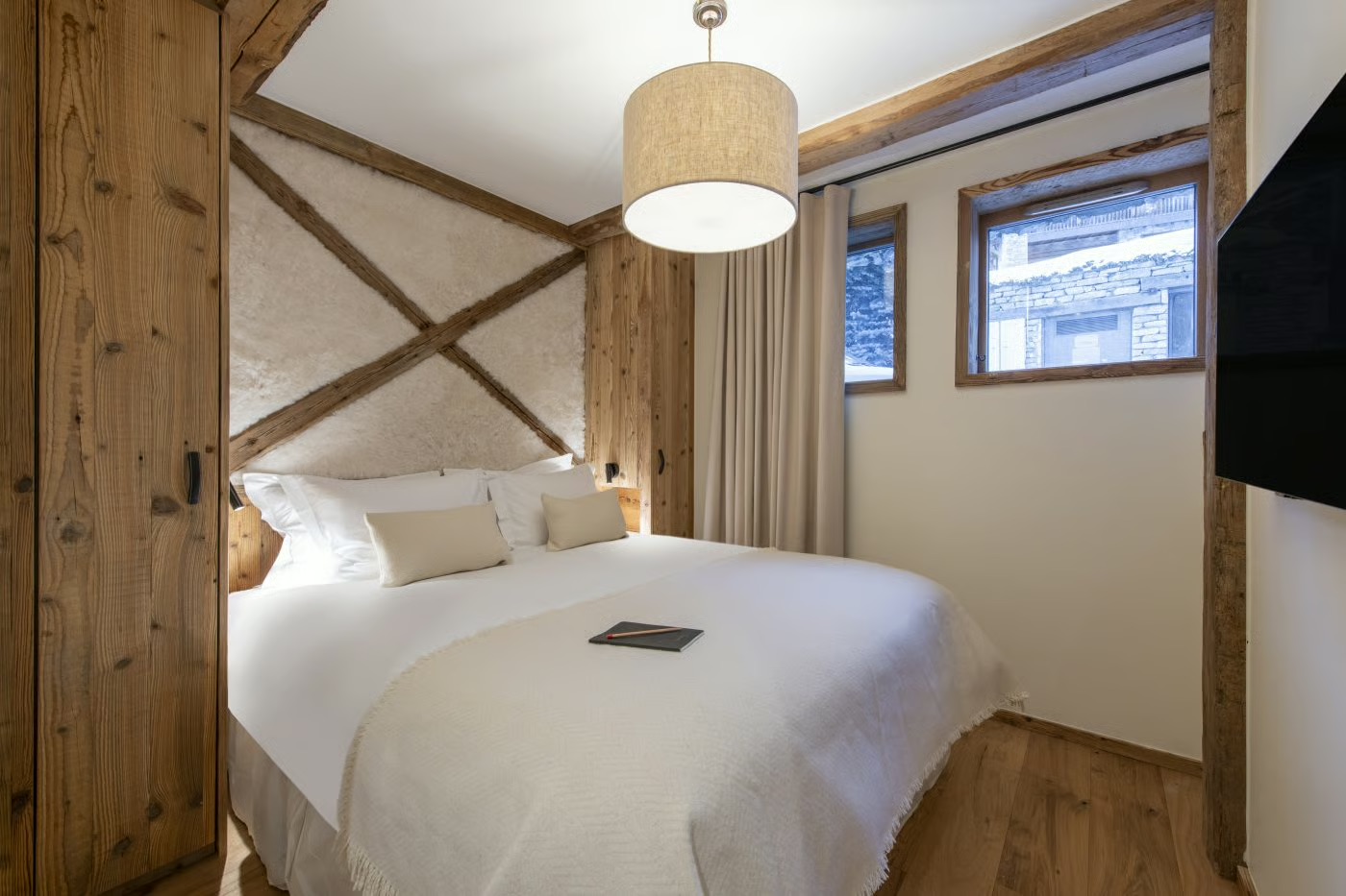Luxury-Ski-Chalet-Val-D-Isere-Arolay-Apartment2-Oxford-Ski-Bedroom19.jpg