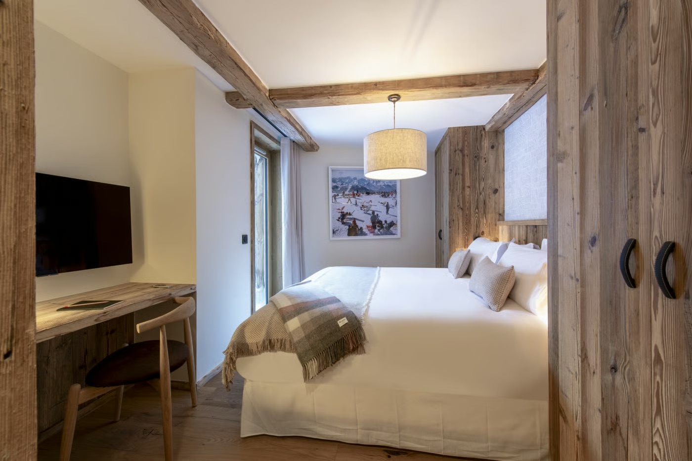 Luxury-Ski-Chalet-Val-D-Isere-Arolay-Apartment2-Oxford-Ski-Bedroom22.jpg