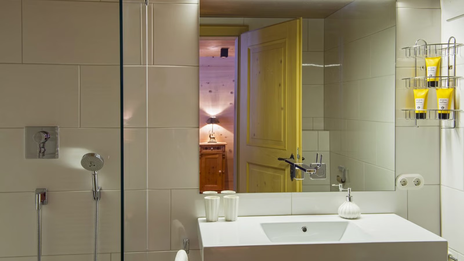 Luxury-Ski-Chalet-Lech-Chalet-1597-Oxford-Ski-Bathroom4.jpg