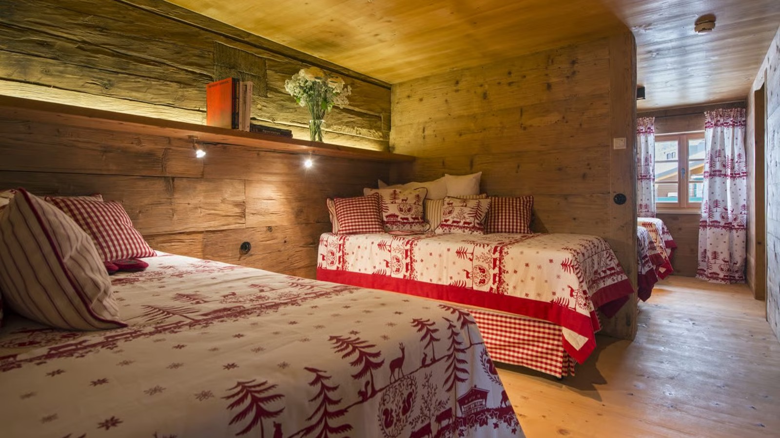 Luxury-Ski-Chalet-Lech-Chalet-1597-Oxford-Ski-Bedroom4.jpg