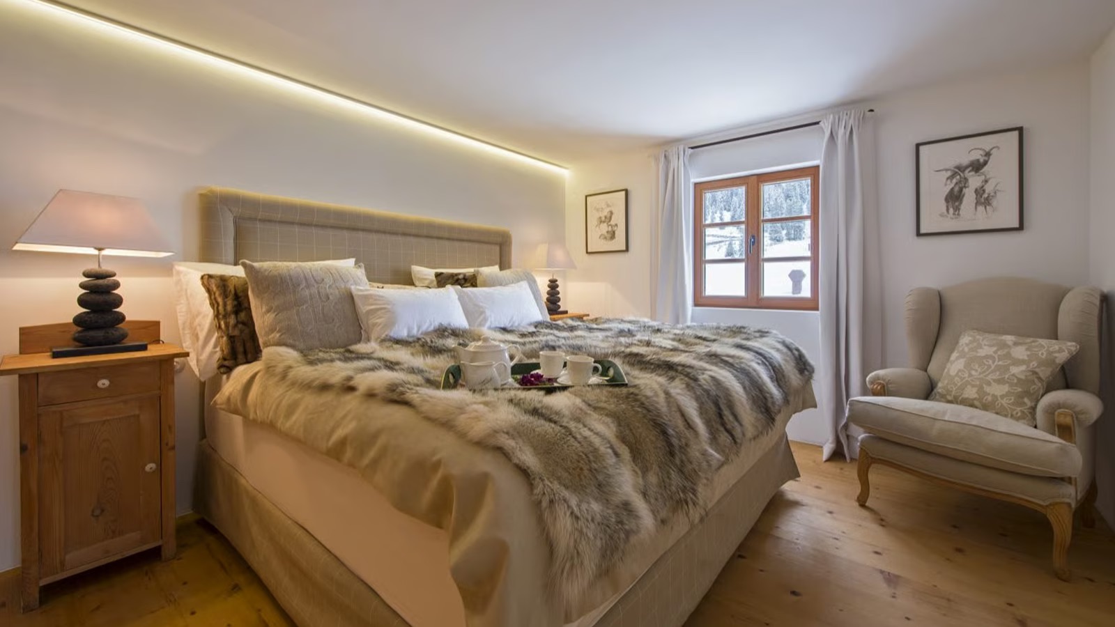 Luxury-Ski-Chalet-Lech-Chalet-1597-Oxford-Ski-Bedroom5.jpg