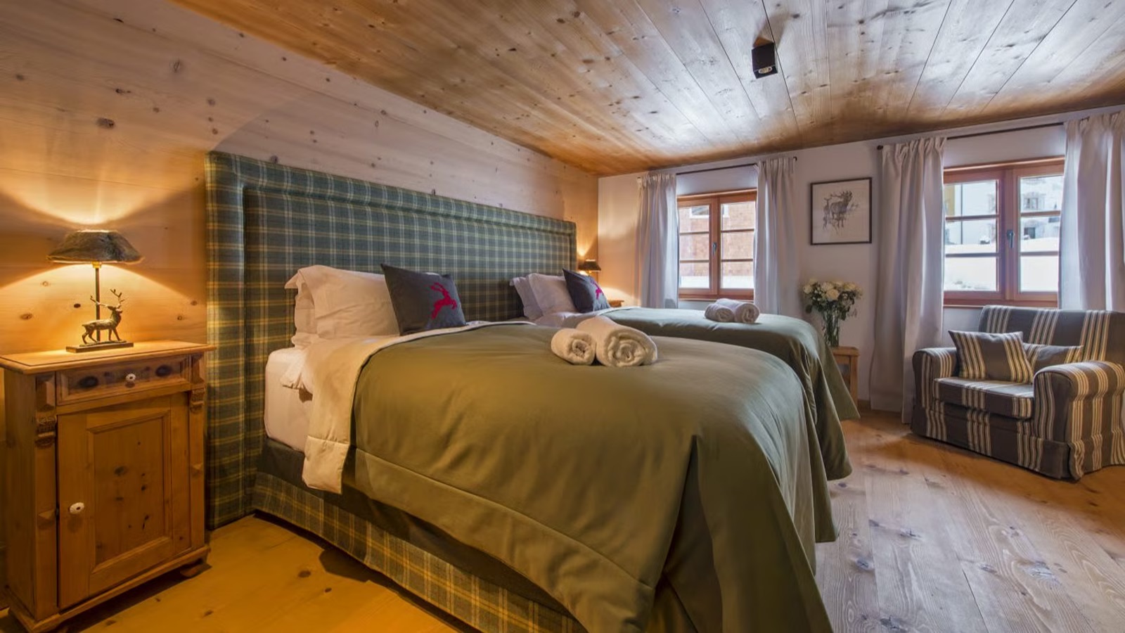 Luxury-Ski-Chalet-Lech-Chalet-1597-Oxford-Ski-Bedroom7.jpg