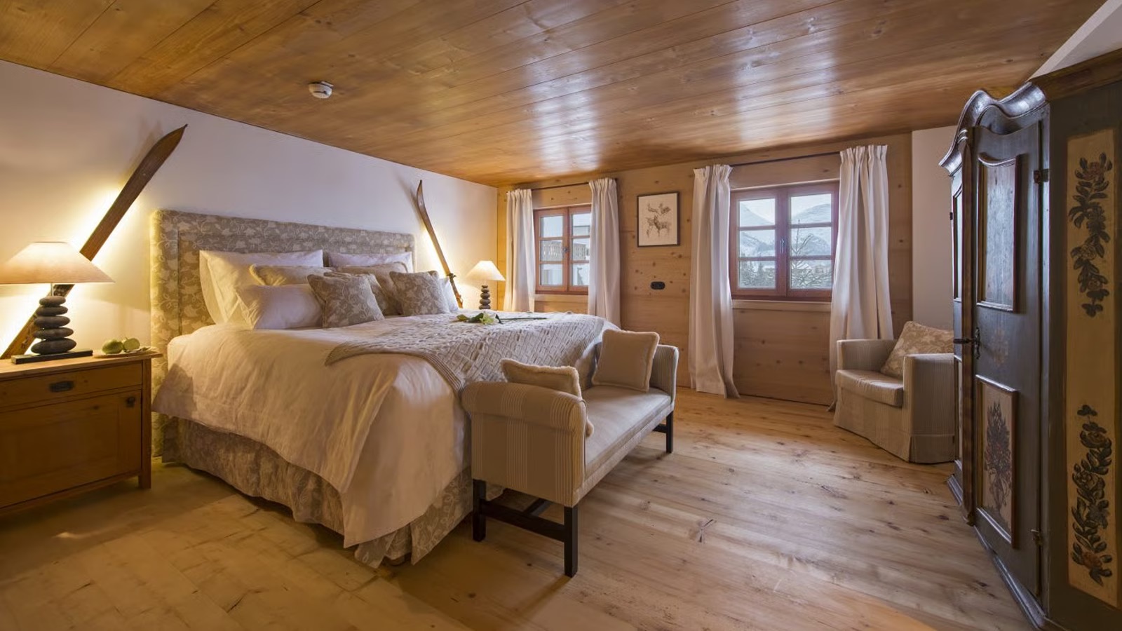 Luxury-Ski-Chalet-Lech-Chalet-1597-Oxford-Ski-Bedroom15.jpg