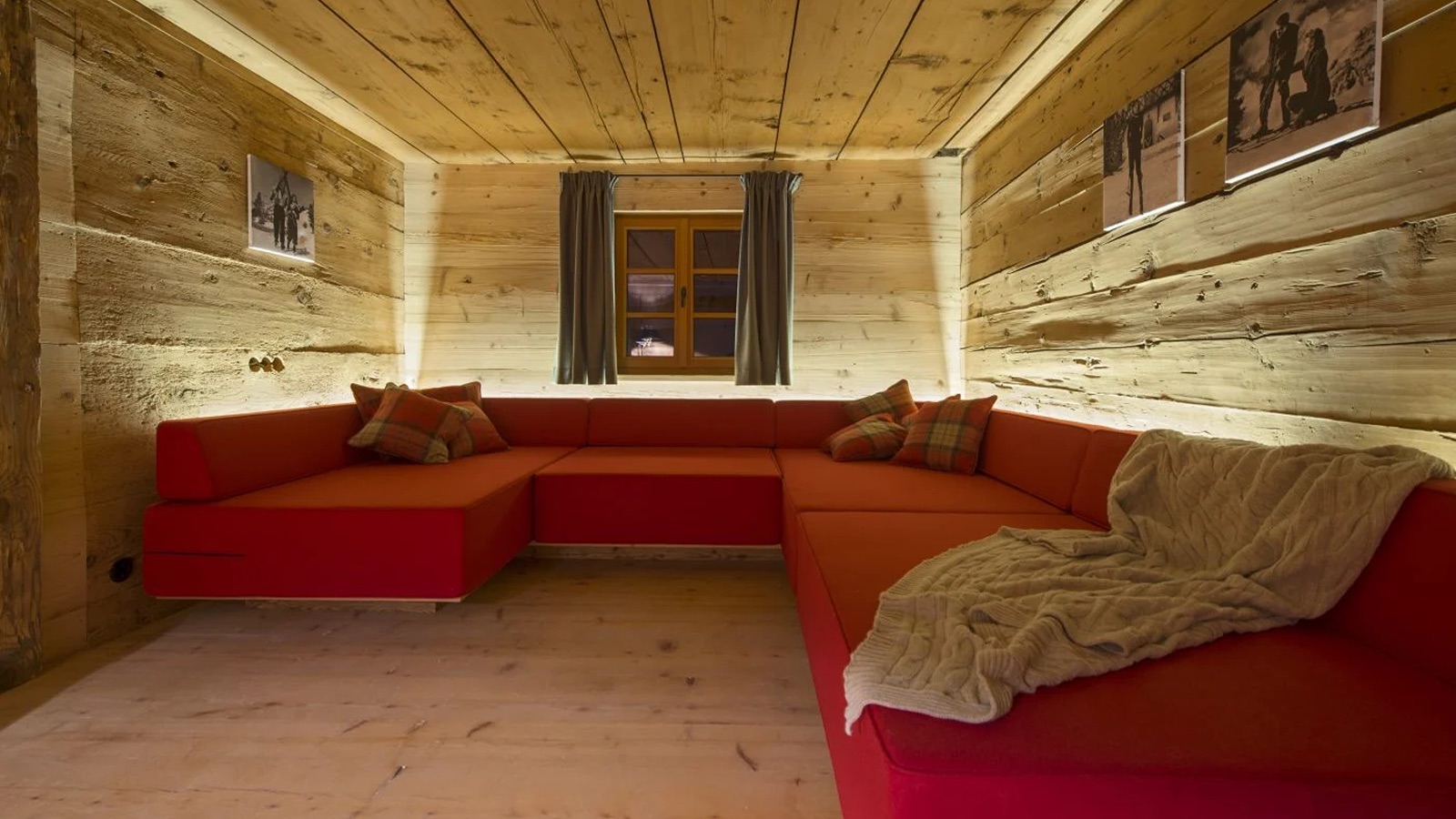 Luxury-Ski-Chalet-Lech-Chalet-1597-Oxford-Ski-Cinema-Room.jpg