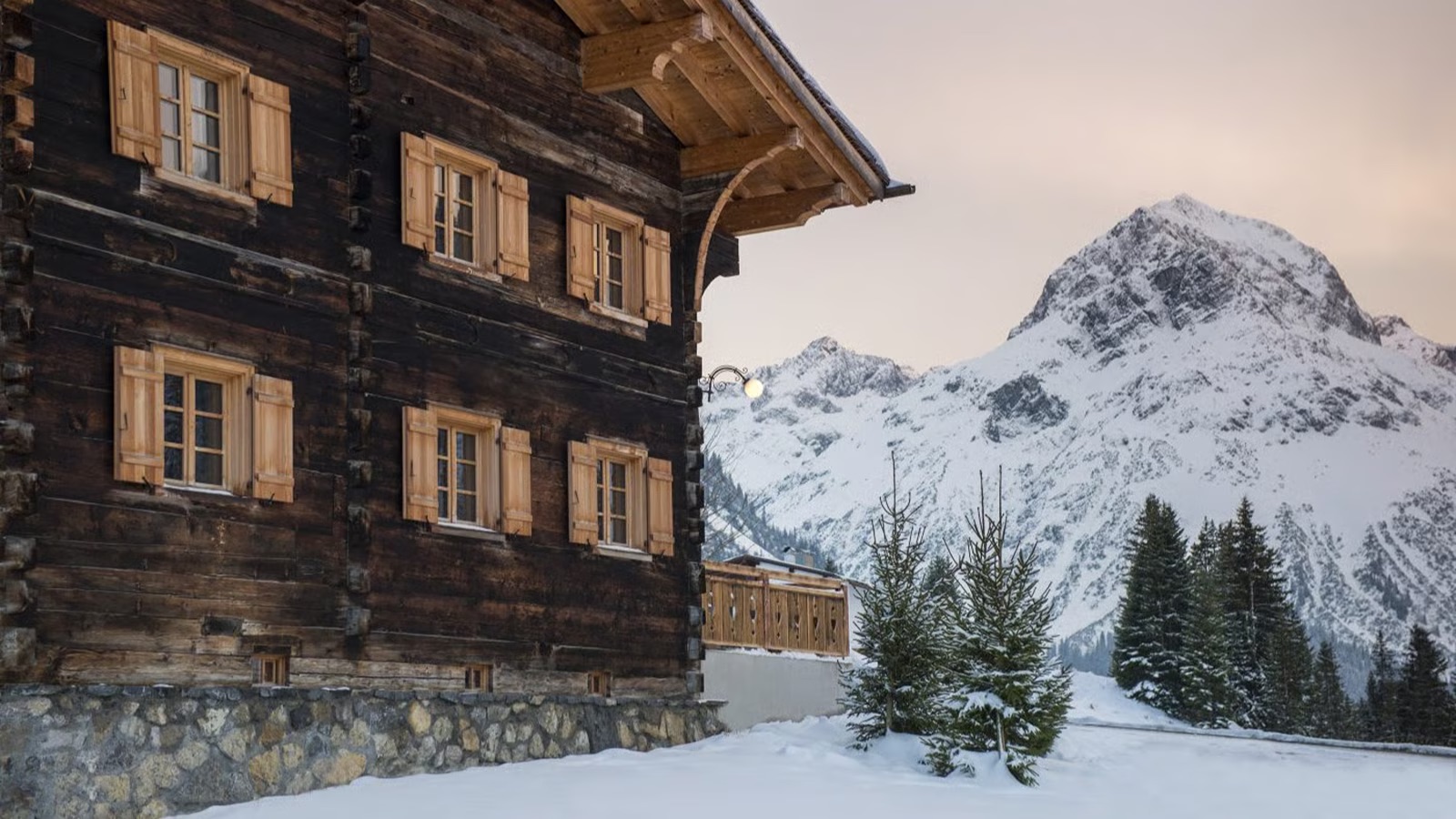 Luxury-Ski-Chalet-Lech-Chalet-1597-Oxford-Ski-Exterior.jpg
