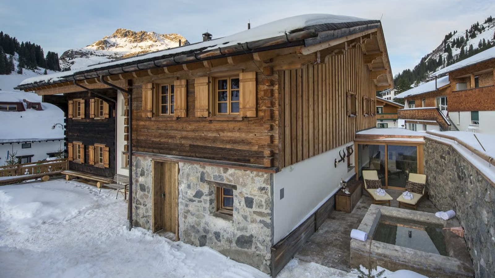 Luxury-Ski-Chalet-Lech-Chalet-1597-Oxford-Ski-Exterior4.jpg