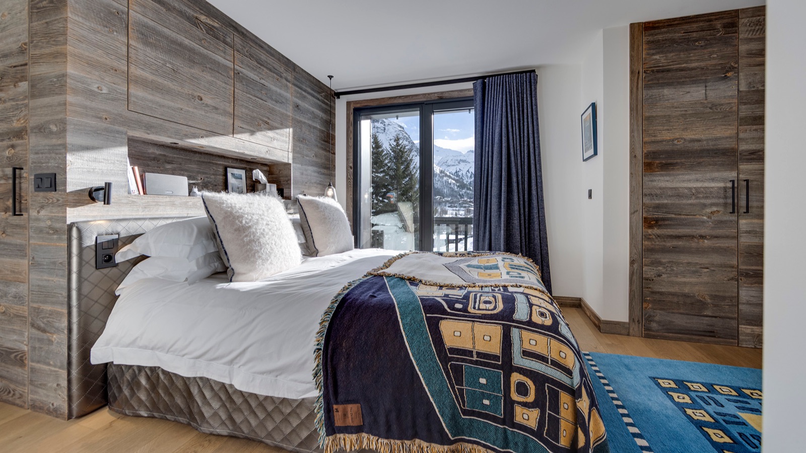 Luxury-Ski-Chalet-Val-D-Isere-Soleil-Levant-Oxford-Ski-Bedroom10.jpg