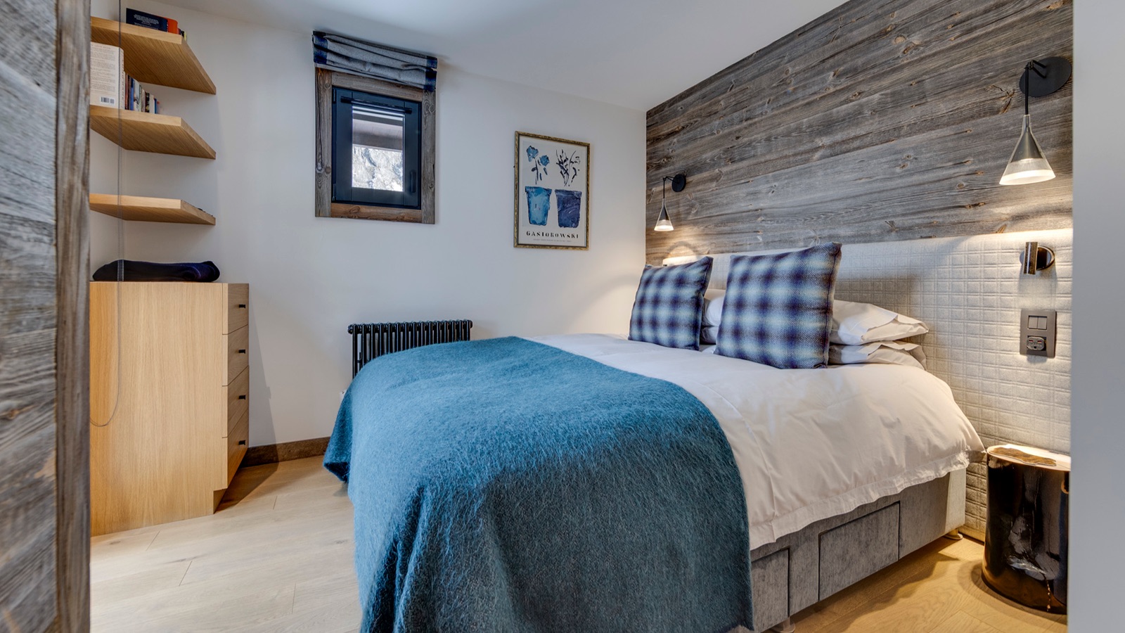 Luxury-Ski-Chalet-Val-D-Isere-Soleil-Levant-Oxford-Ski-Bedroom16.jpg