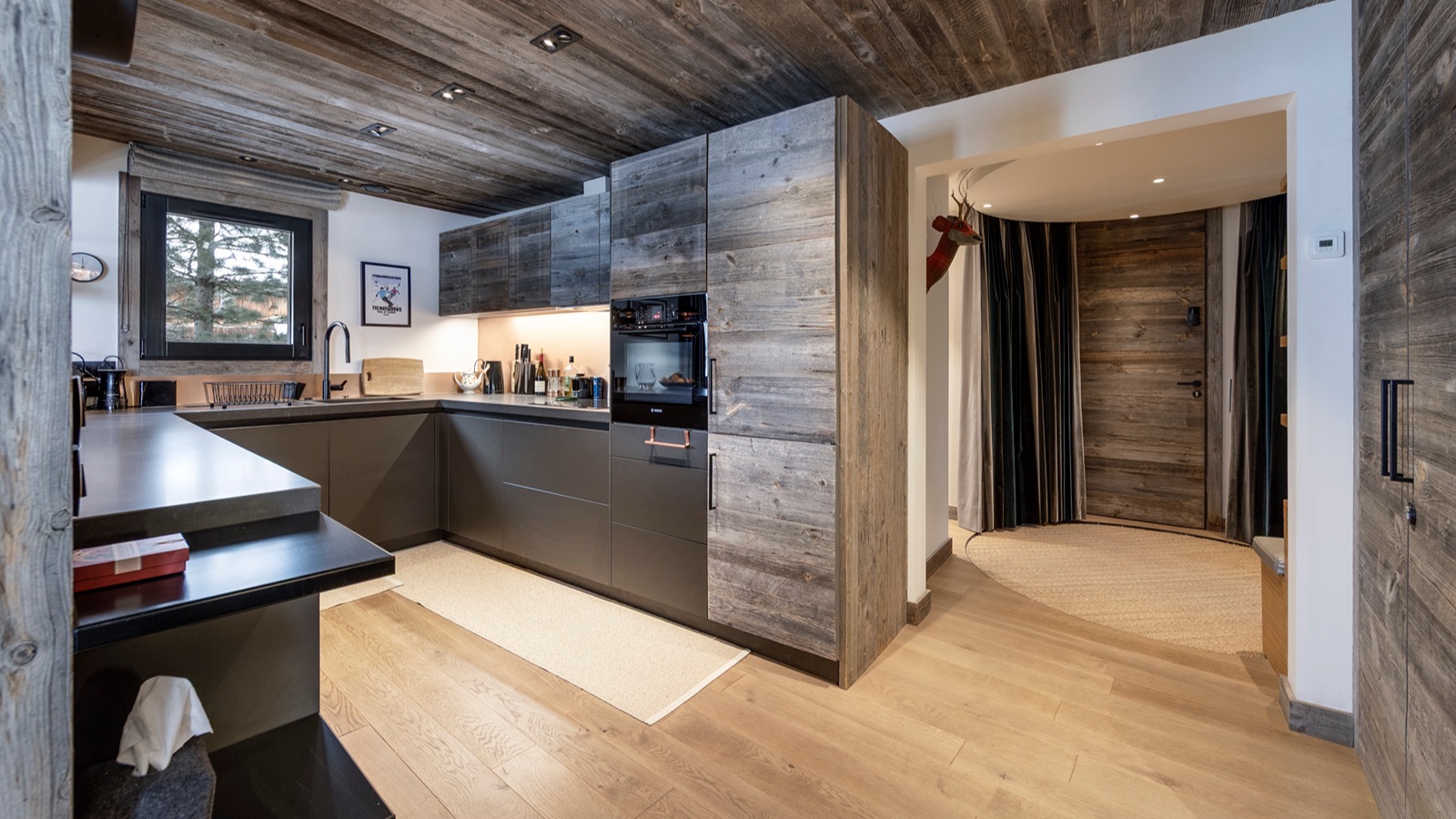 Luxury-Ski-Chalet-Val-D-Isere-Soleil-Levant-Oxford-Ski-Kitchen2.jpg