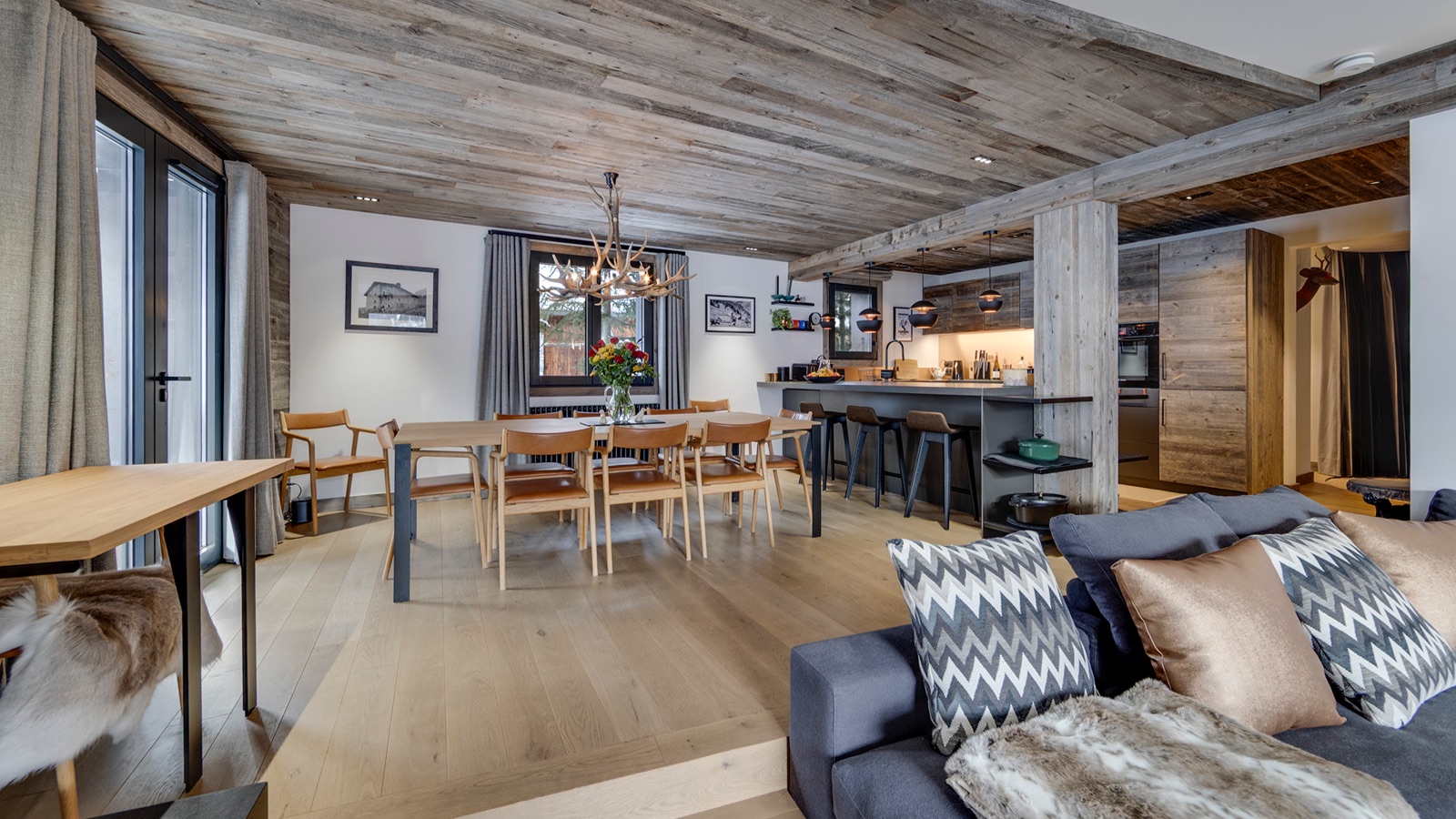 Luxury-Ski-Chalet-Val-D-Isere-Soleil-Levant-Oxford-Ski-Dining.jpg