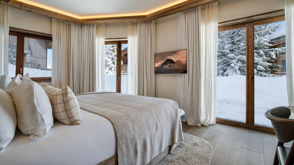Luxury-Ski-Chalet-Courchevel1850-ChaletMoon-OSC- Bedroom (6).jpg
