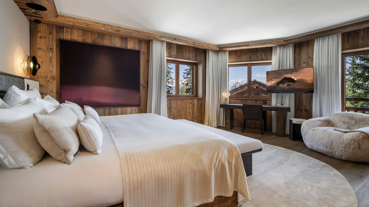 Luxury-Ski-Chalet-Courchevel1850-ChaletMoon-OSC- Bedroom.jpg