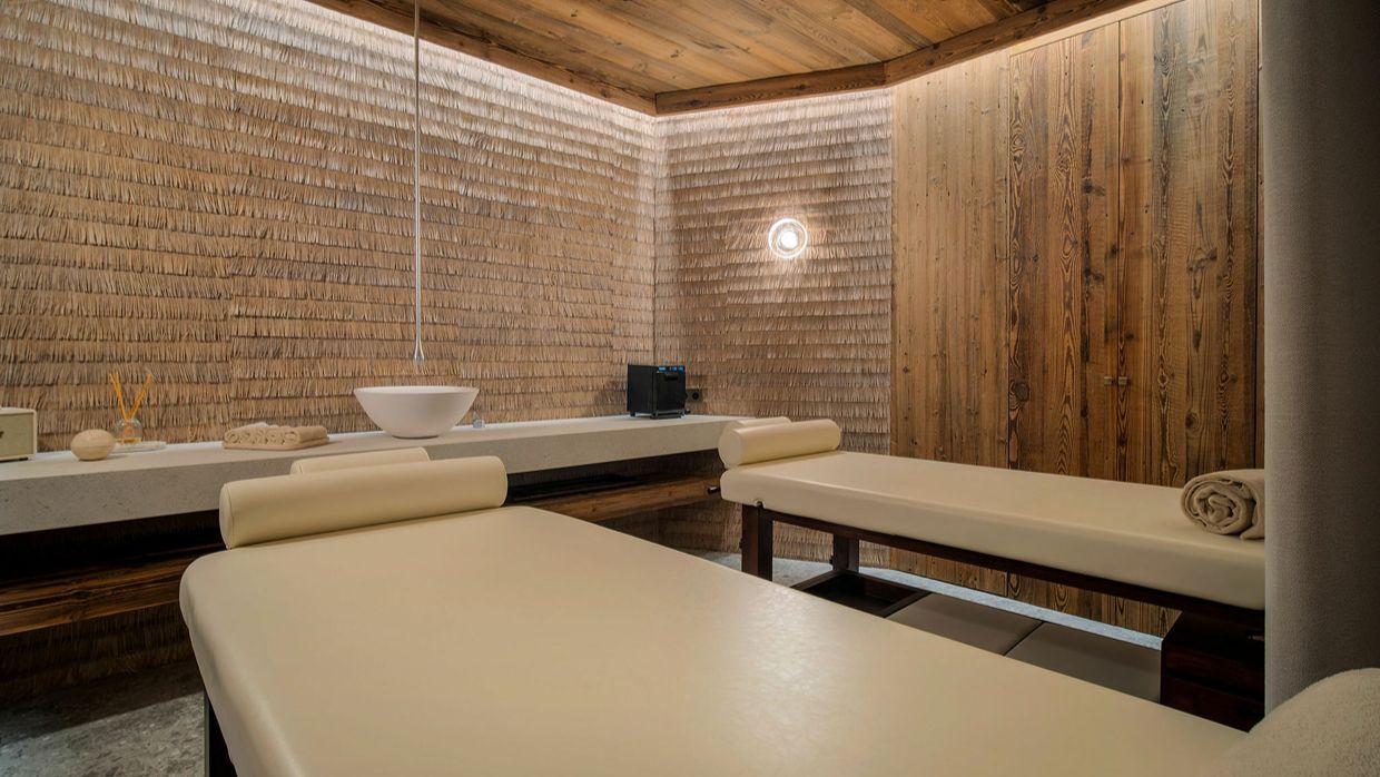 Luxury-Ski-Chalet-Courchevel1850-ChaletMoon-OSC- Massage.jpg