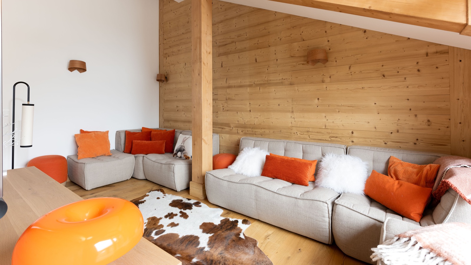 Luxury-Ski-Chalet-Courchevel-1650-Penthouse-Belladone-Oxford-Ski-TV-Room3.jpg