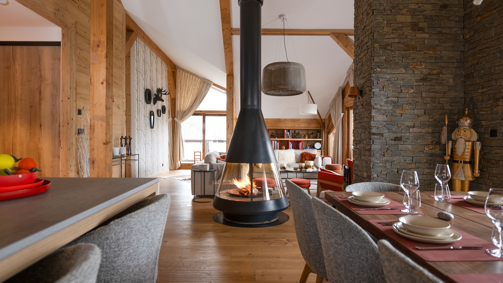 Luxury-Ski-Chalet-Courchevel-1650-Penthouse-Belladone-Oxford-Ski-Dining.jpg