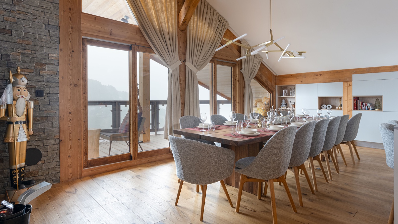 Luxury-Ski-Chalet-Courchevel-1650-Penthouse-Belladone-Oxford-Ski-Dining6.jpg