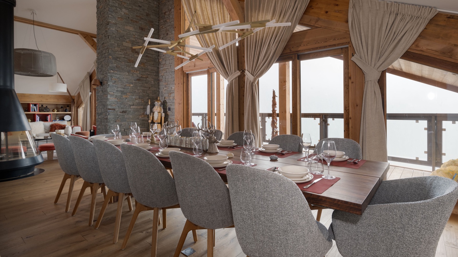 Luxury-Ski-Chalet-Courchevel-1650-Penthouse-Belladone-Oxford-Ski-Dining2.jpg