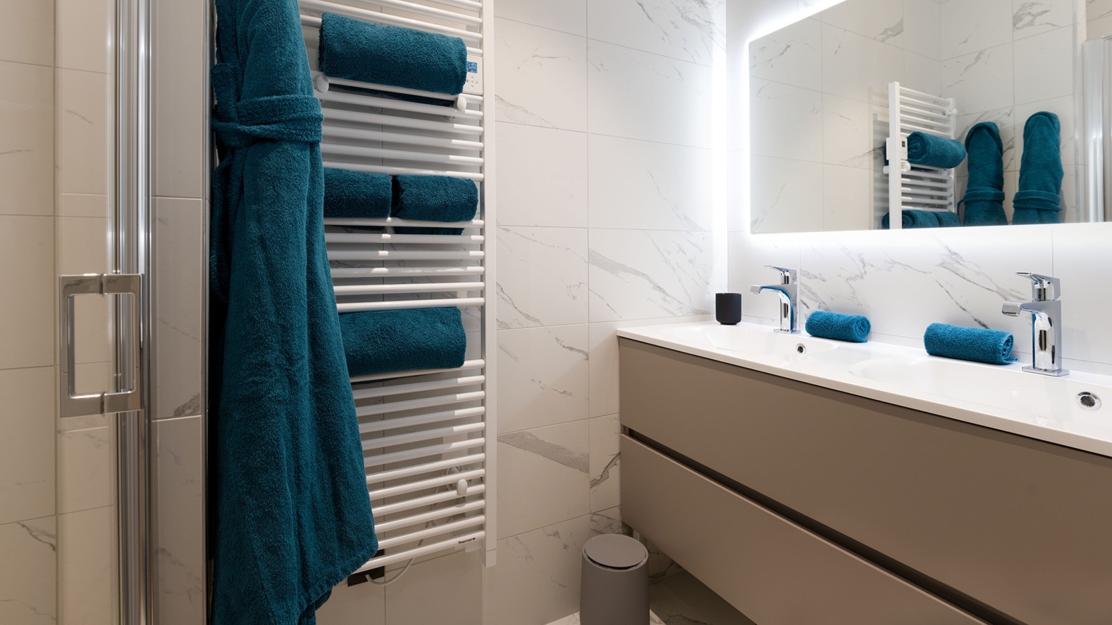 Luxury-Ski-Chalet-Courchevel-1650-Penthouse-Belladone-Oxford-Ski-Bathroom5.jpg