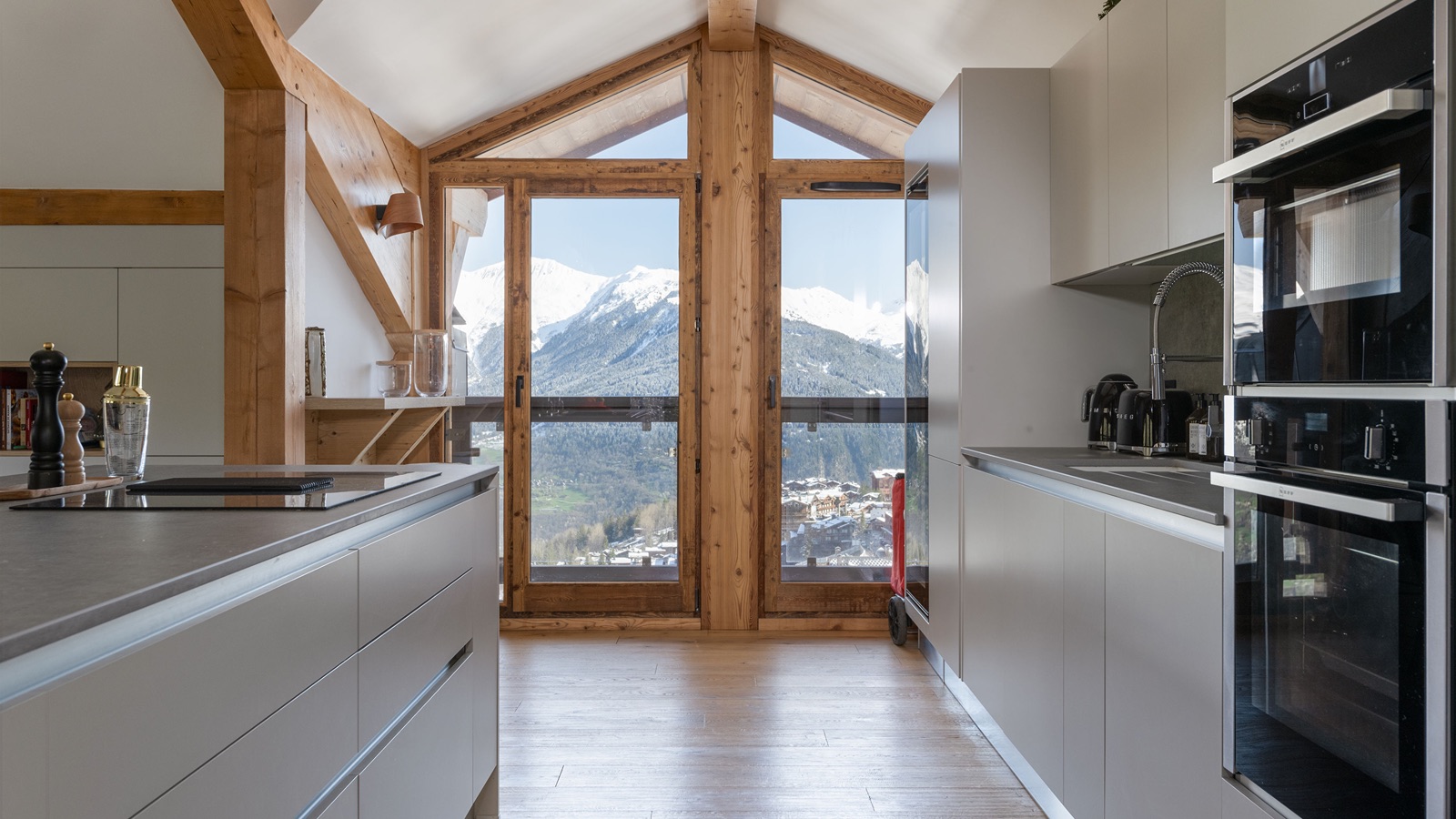 Luxury-Ski-Chalet-Courchevel-1650-Penthouse-Belladone-Oxford-Ski-Kitchen2.jpg