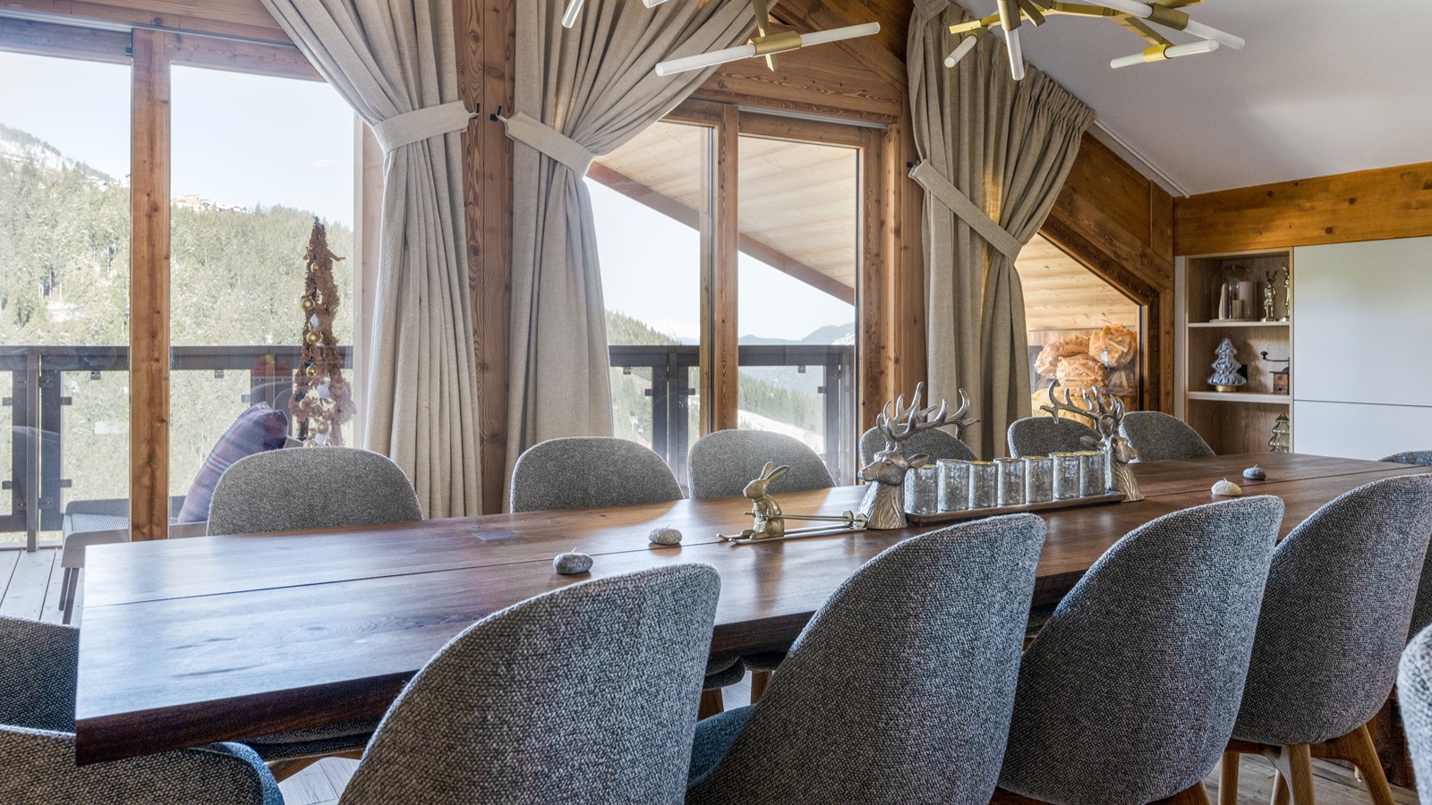 Luxury-Ski-Chalet-Courchevel-1650-Penthouse-Belladone-Oxford-Ski-Dining9.jpg