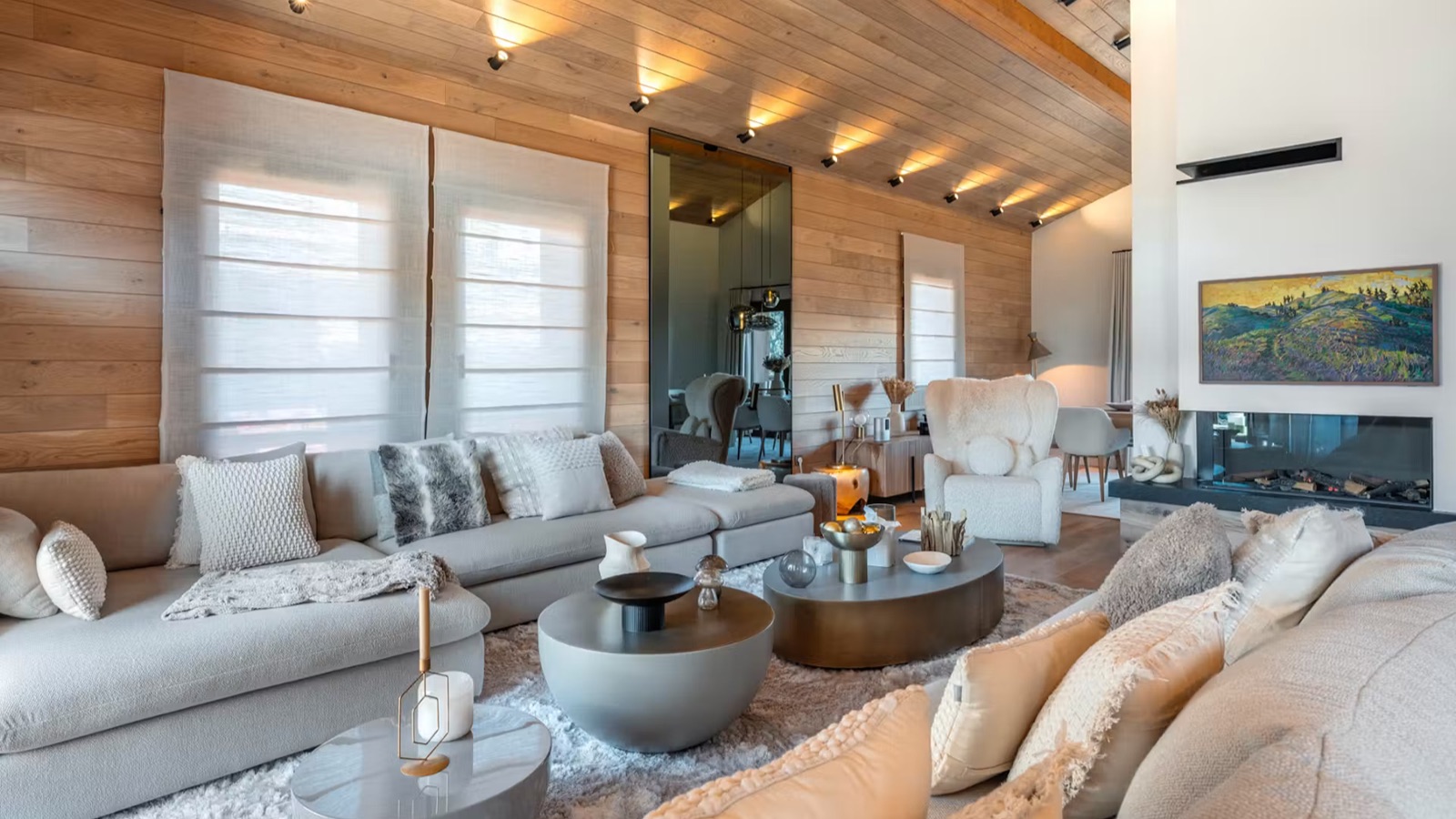 Luxury-Ski-Chalet-Courchevel-1650-Chalet-Arpont-Oxford-Ski-Lounge.jpeg