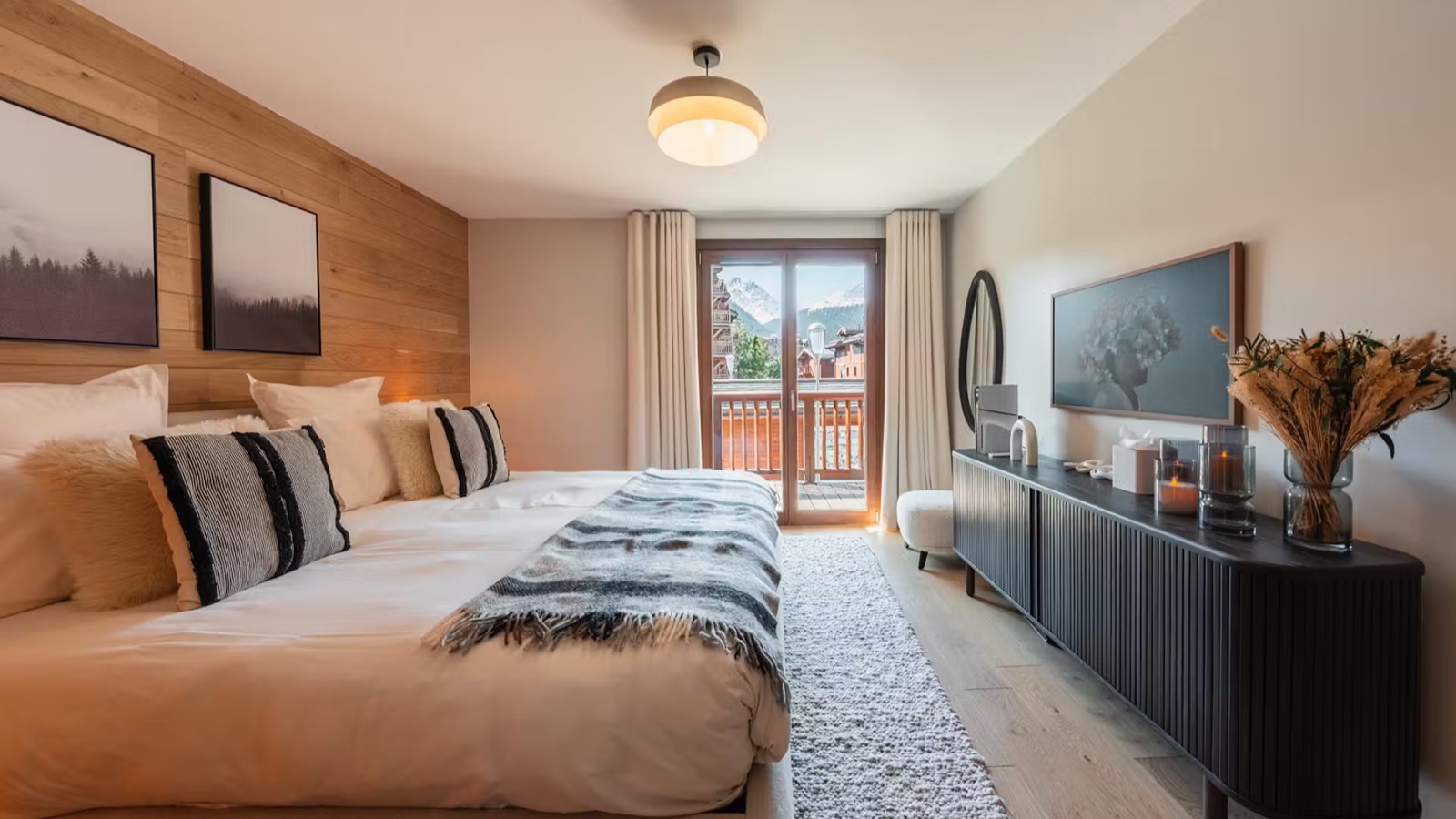 Luxury-Ski-Chalet-Courchevel-1650-Chalet-Arpont-Oxford-Ski-Bedroom2.jpeg