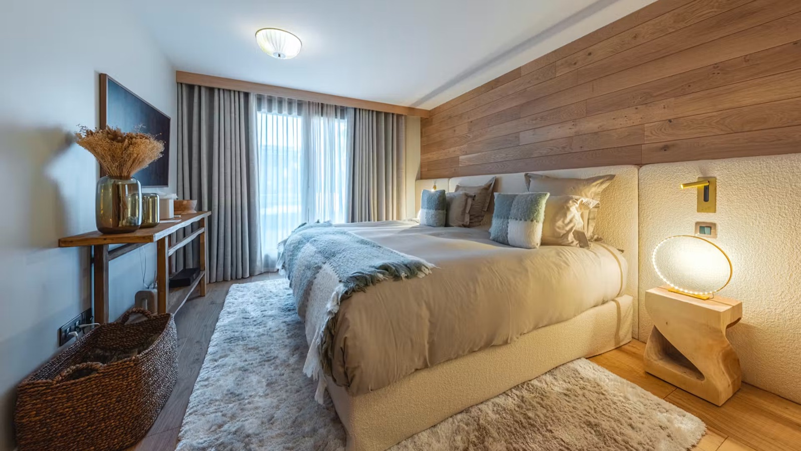 Luxury-Ski-Chalet-Courchevel-1650-Chalet-Arpont-Oxford-Ski-Bedroom5.jpeg