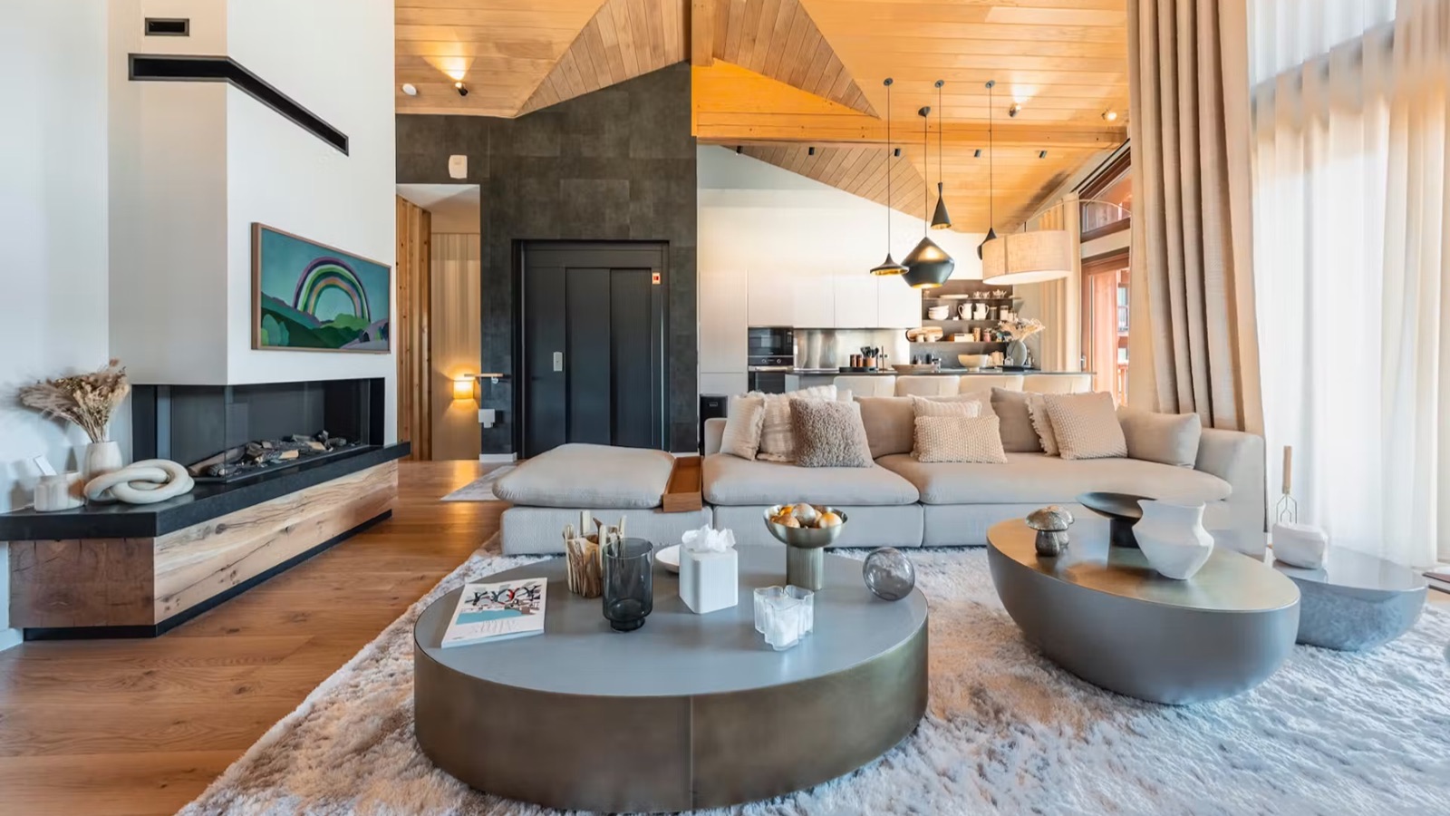 Luxury-Ski-Chalet-Courchevel-1650-Chalet-Arpont-Oxford-Ski-Lounge3.jpeg