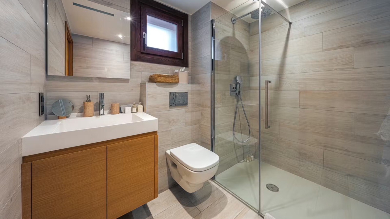 Luxury-Ski-Chalet-Courchevel-1650-Chalet-Arpont-Oxford-Ski-Bathroom2.jpeg