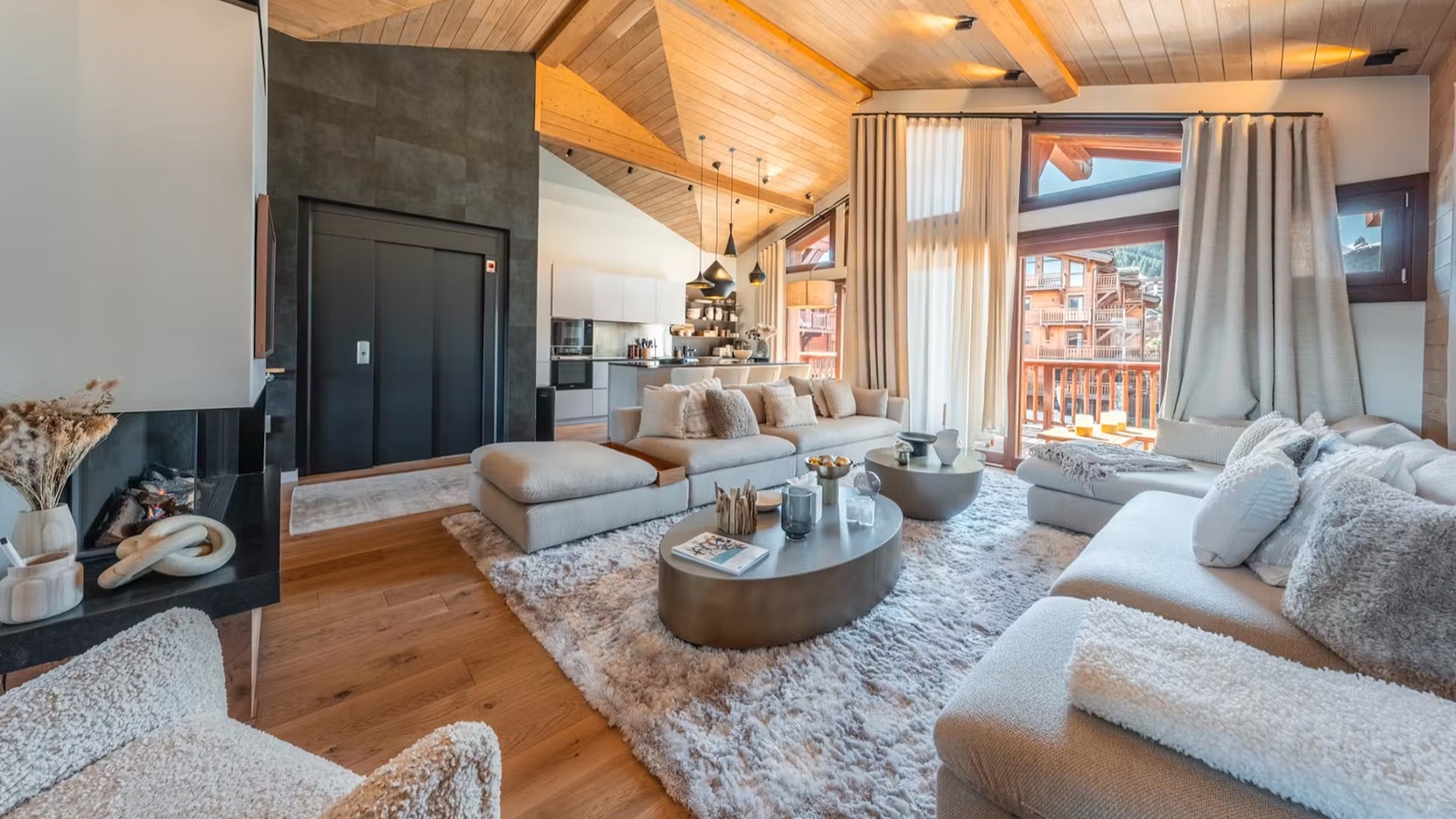 Luxury-Ski-Chalet-Courchevel-1650-Chalet-Arpont-Oxford-Ski-Lounge4.jpeg
