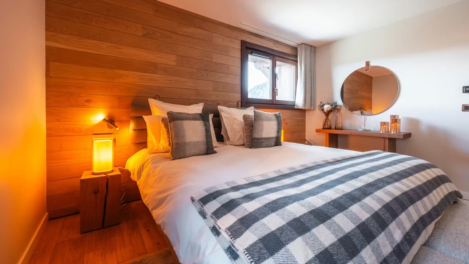 Luxury-Ski-Chalet-Courchevel-1650-Chalet-Arpont-Oxford-Ski-Bedroom14.jpeg
