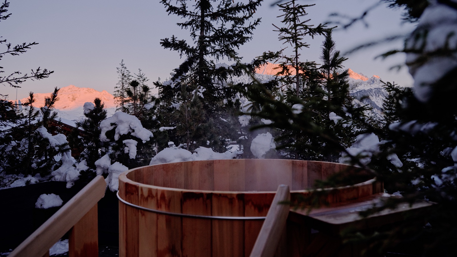 Luxury-Ski-Hotel-Courchevel-1850-Aman-Le-Melezin-Oxford-Ski-Hot-tub.jpeg
