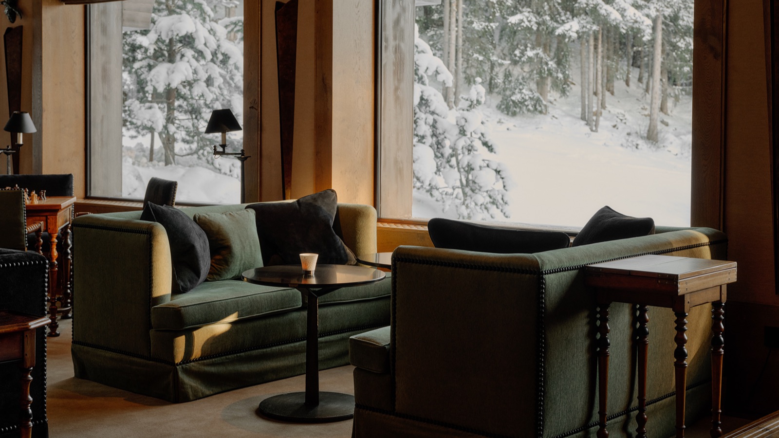 Luxury-Ski-Hotel-Courchevel-1850-Aman-Le-Melezin-Oxford-Ski-Lobby.jpeg