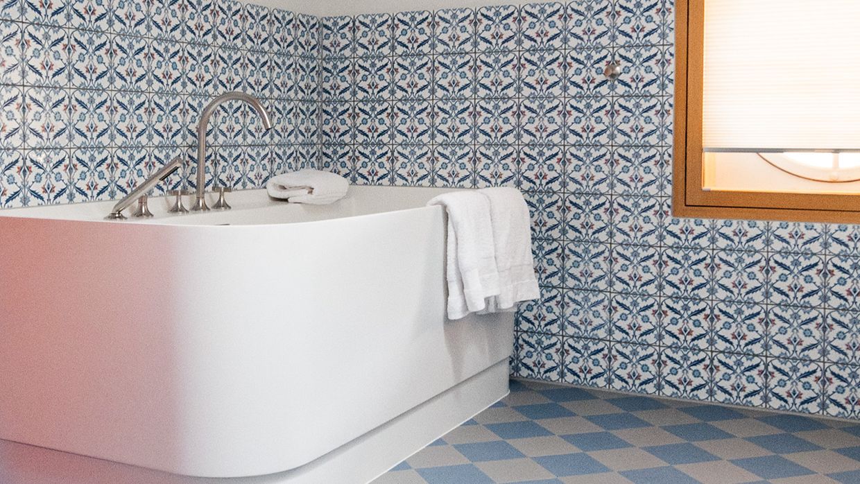 Luxury-Ski-Chalet-StMoritz-Klainguti-OSC-Bathroom (10).jpg