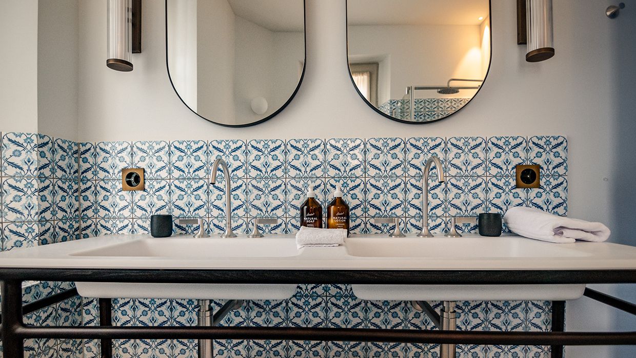 Luxury-Ski-Chalet-StMoritz-Klainguti-OSC-Bathroom (11).jpg