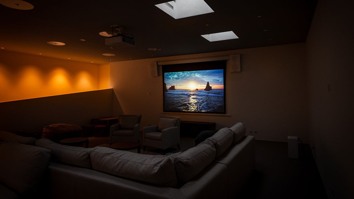 Luxury-Ski-Chalet-StMoritz-Klainguti-OSC-Cinema.jpg