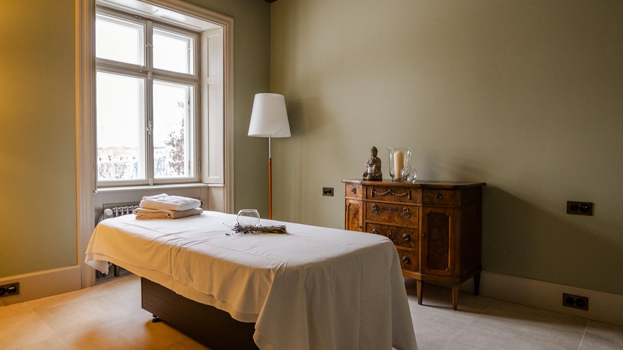 Luxury-Ski-Chalet-StMoritz-Klainguti-OSC-Massage room.jpg