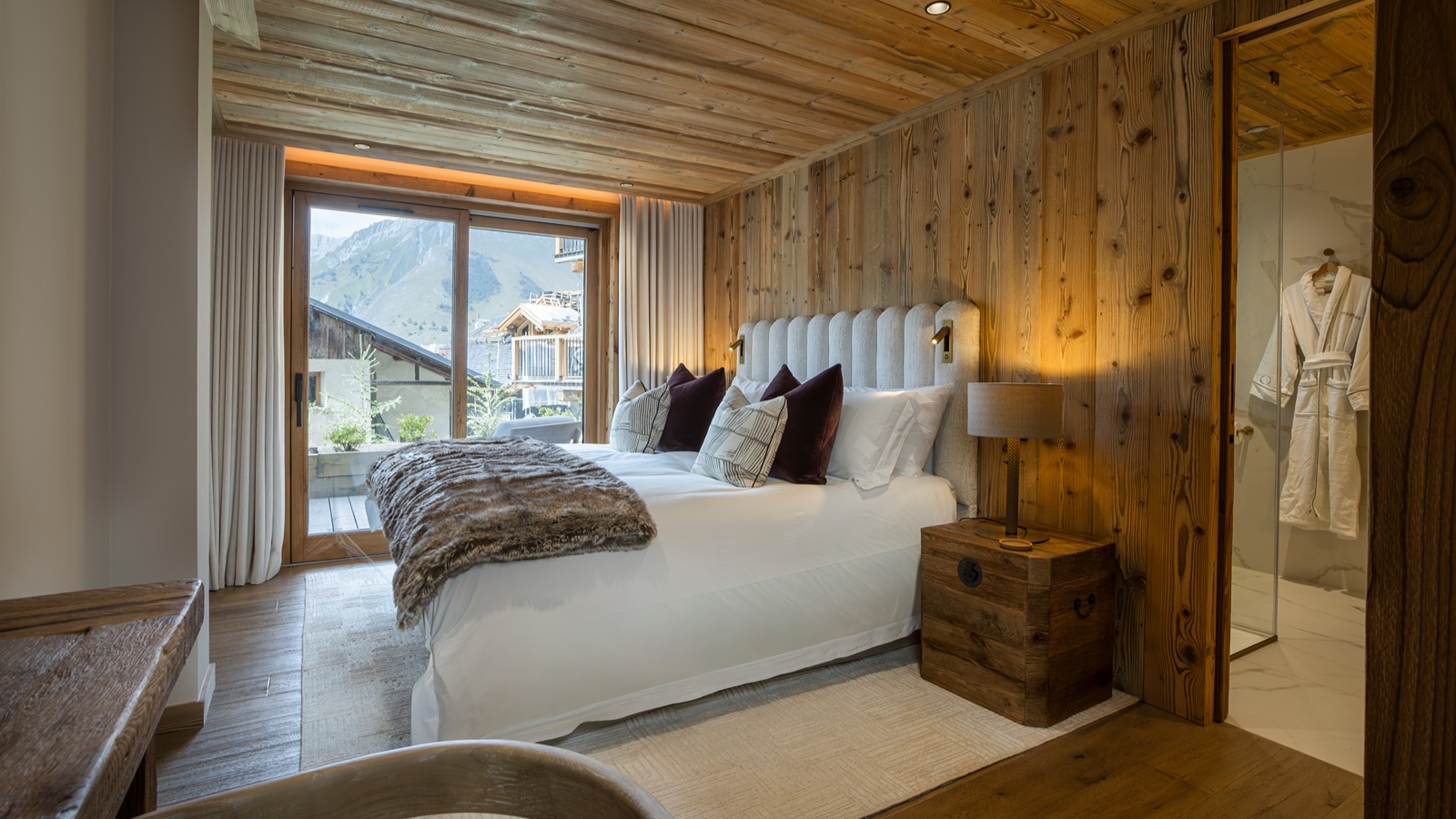 Luxury-Ski-Chalet-St-Martin-De-Belleville-Chalet-Ilex-Oxford-Ski-Bedroom9.jpg