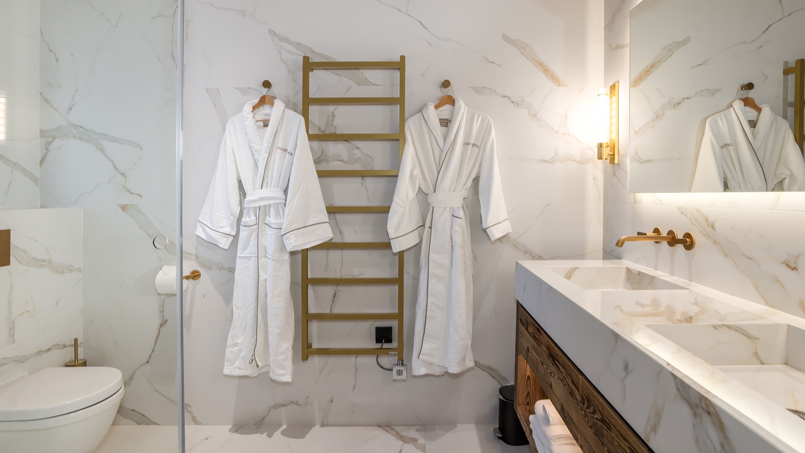 Luxury-Ski-Chalet-St-Martin-De-Belleville-Chalet-Ilex-Oxford-Ski-Bathroom3.jpg