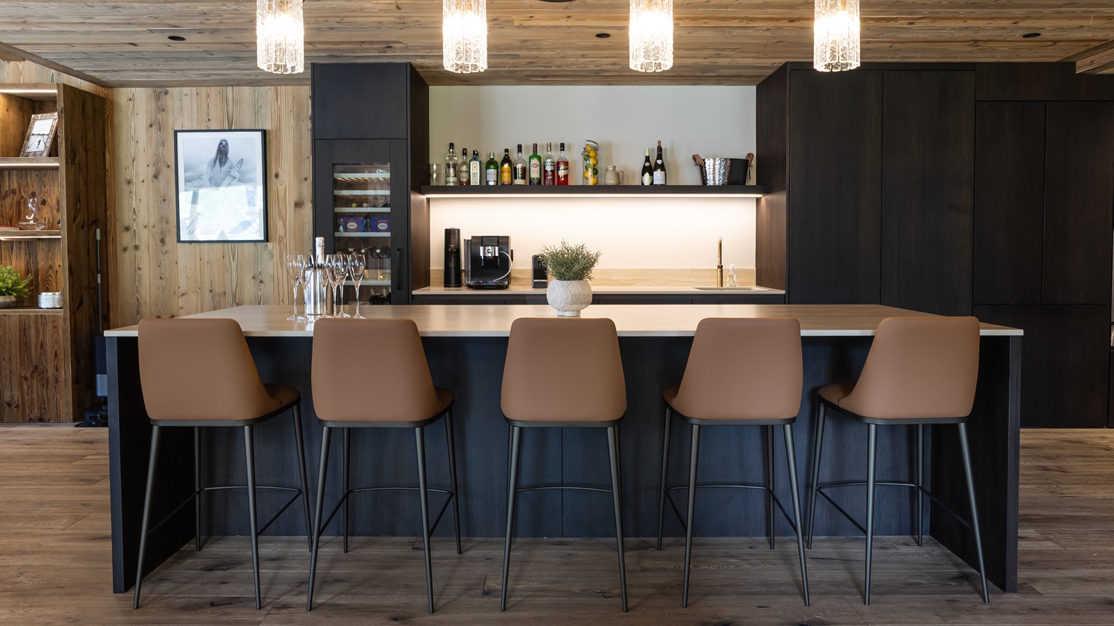 Luxury-Ski-Chalet-St-Martin-De-Belleville-Chalet-Ilex-Oxford-Ski-Bar.jpg