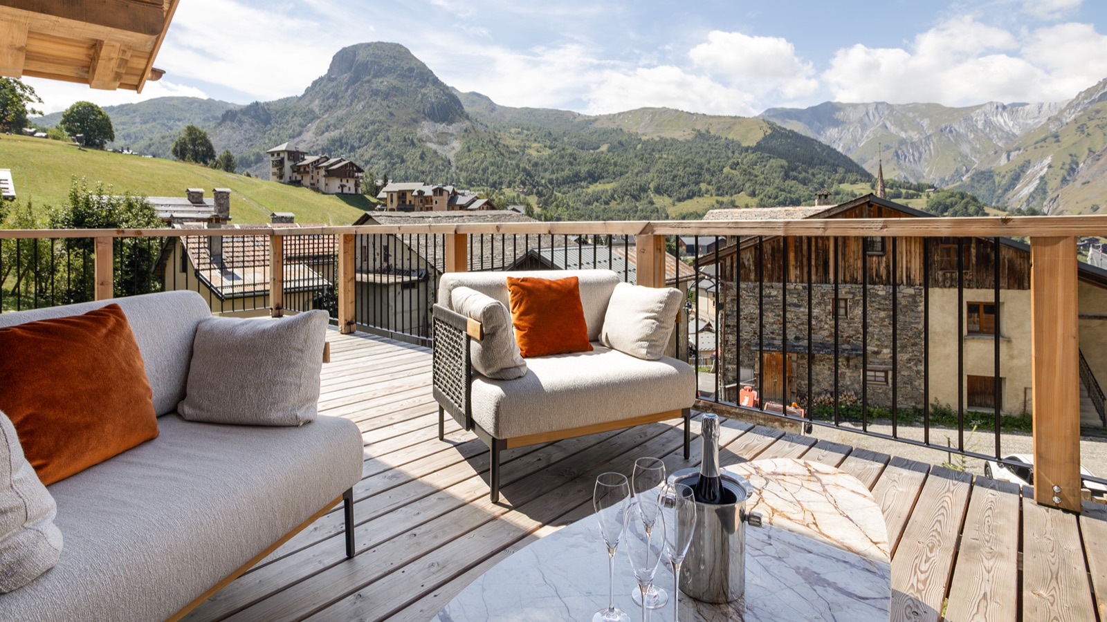 Luxury-Ski-Chalet-St-Martin-De-Belleville-Chalet-Ilex-Oxford-Ski-Terrace.jpg