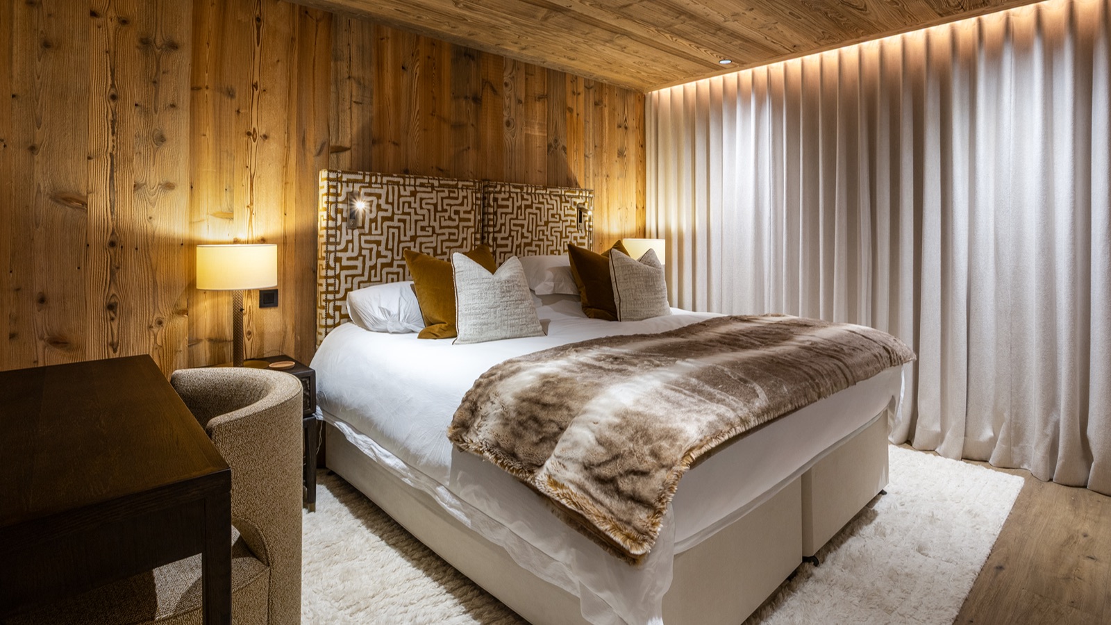 Luxury-Ski-Chalet-St-Martin-De-Belleville-Chalet-Ilex-Oxford-Ski-Bedroom22.jpg