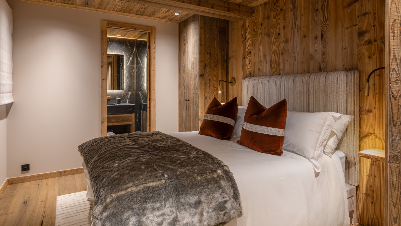 Luxury-Ski-Chalet-St-Martin-De-Belleville-Chalet-Ilex-Oxford-Ski-Bedroom25.jpg