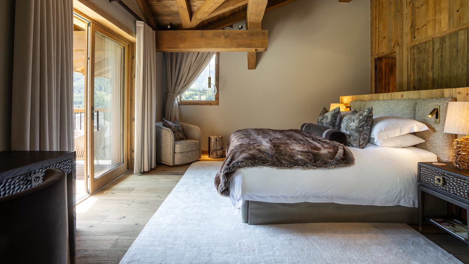 Luxury-Ski-Chalet-St-Martin-De-Belleville-Chalet-Ilex-Oxford-Ski-Bedroom28.jpg