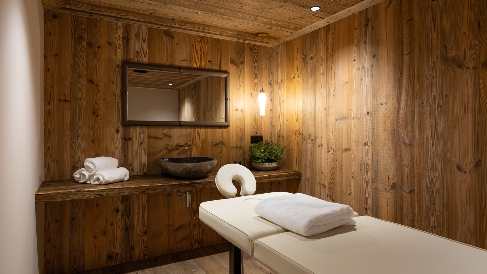 Luxury-Ski-Chalet-St-Martin-De-Belleville-Chalet-Ilex-Oxford-Ski-Massage-Room.jpg