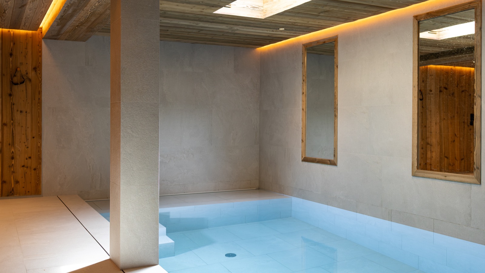 Luxury-Ski-Chalet-St-Martin-De-Belleville-Chalet-Ilex-Oxford-Ski-Pool.jpg