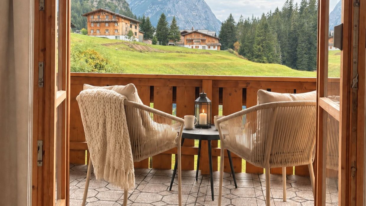 Luxury-Ski-Apartment-Lech-ULAeasy-OSC-Balcony.jpg