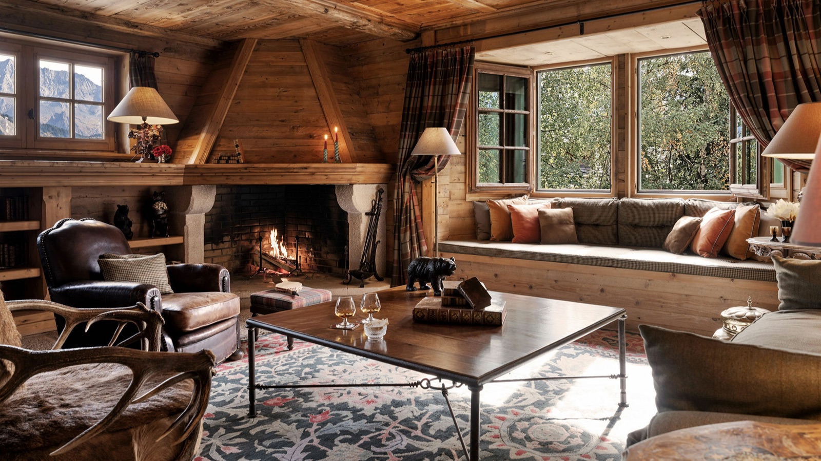 Luxury-Ski-Chalet-Courchevel-1550-Chalet-Shatoosh-Oxford-Ski-Lounge2.jpg